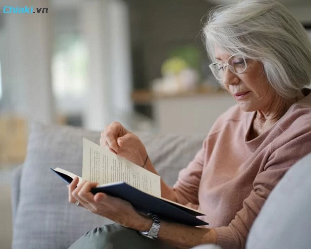 Mắt k&iacute;nh l&atilde;o ưu ti&ecirc;n tr&ograve;ng nhẹ bằng nhựa cao cấp để giảm &aacute;p lực l&ecirc;n sống mũi