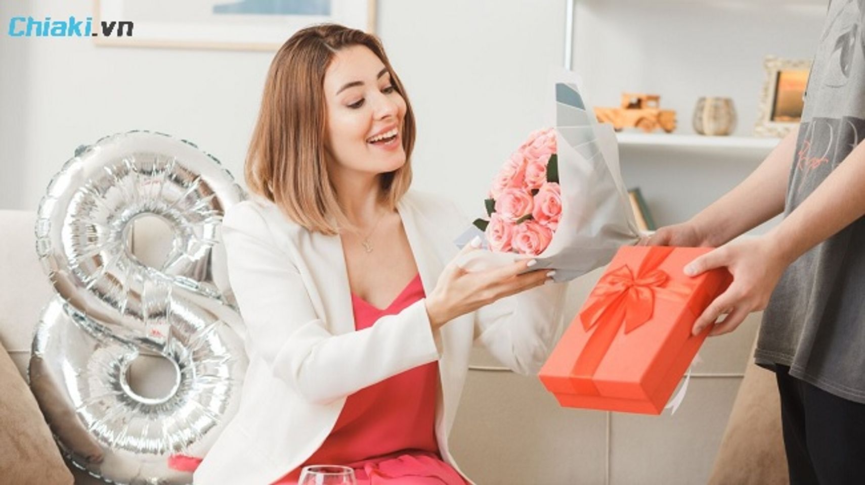 Lẵng hoa tươi ch&uacute;c mừng sinh nhật l&agrave; m&oacute;n qu&agrave; an to&agrave;n, tinh tế m&agrave; lại gi&agrave;u &yacute; nghĩa