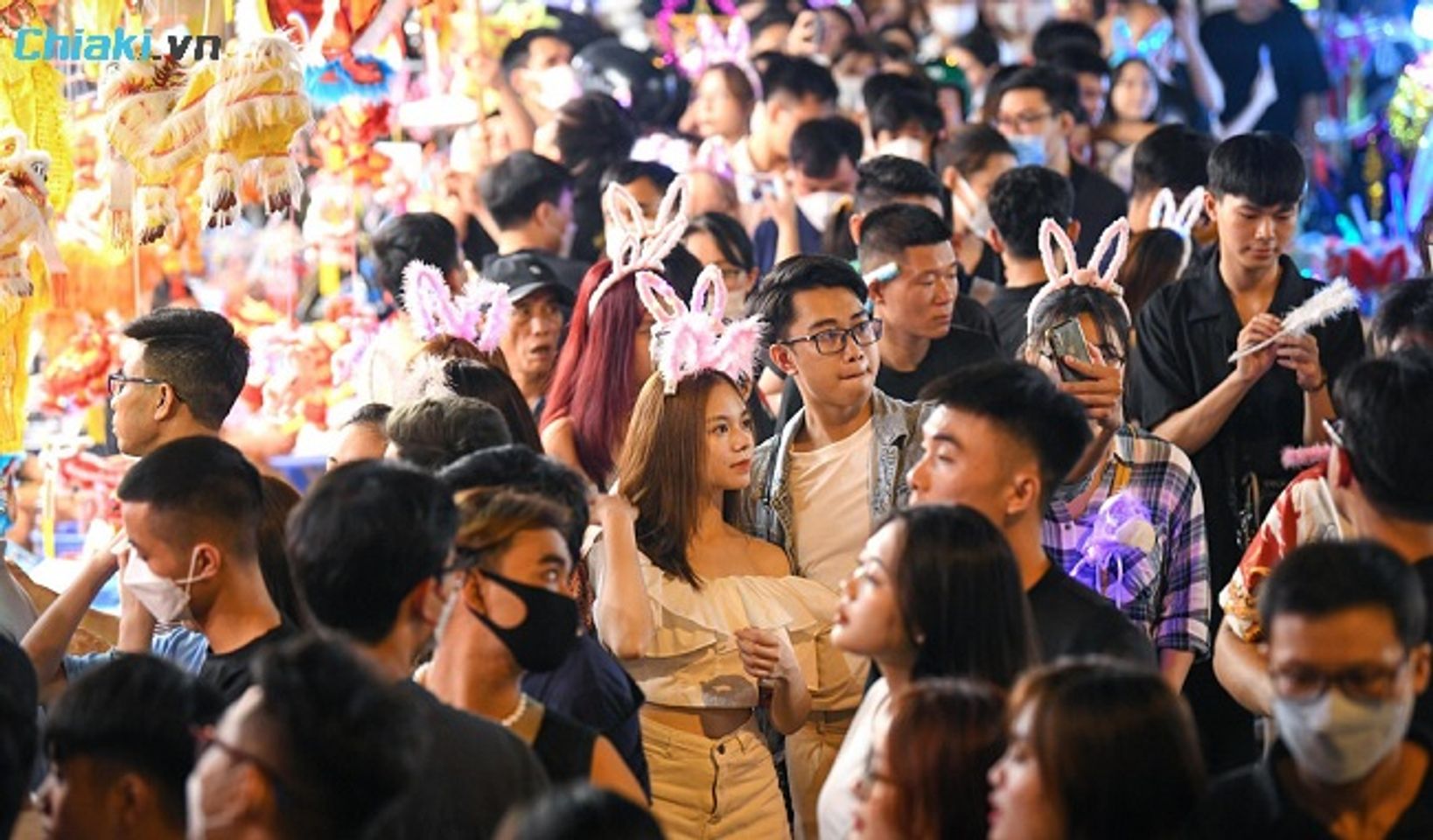 Dạo phố H&agrave;ng M&atilde; ngắm đ&egrave;n lồng l&agrave; m&oacute;n qu&agrave; trung thu &yacute; nghĩa m&agrave; bạn muốn d&agrave;nh cho người y&ecirc;u