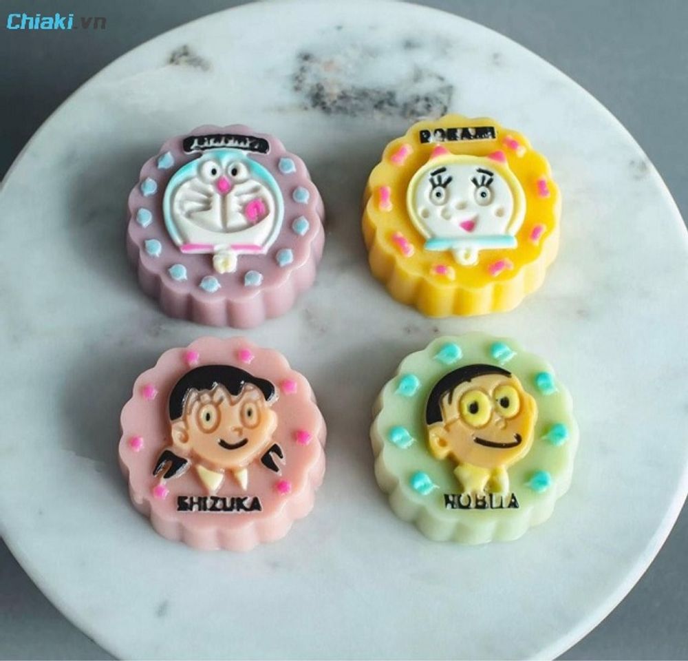 Hộp qu&agrave; trung thu Doraemon/Hello Kitty (hộp c&oacute; tr&ograve; chơi)