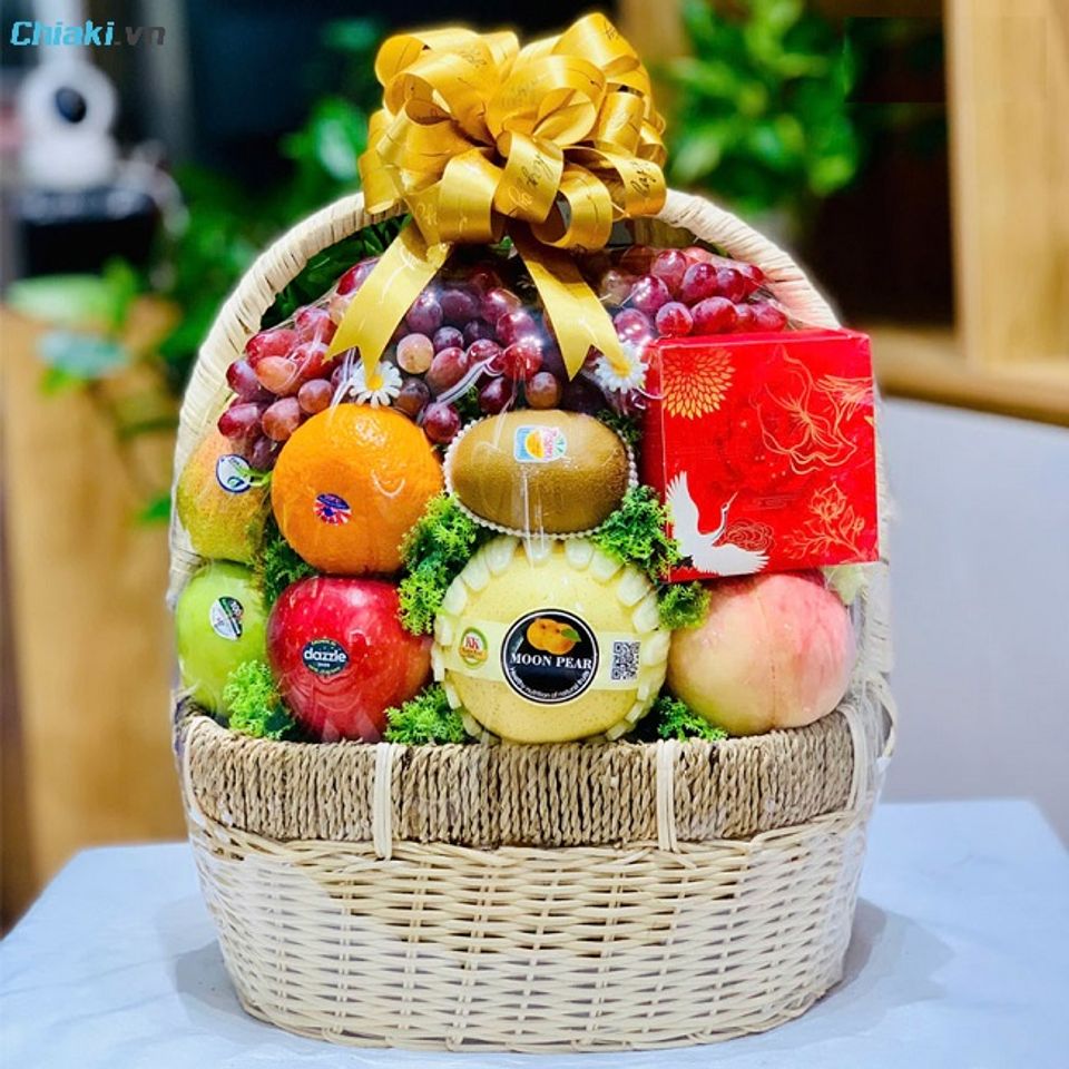 Giỏ tr&aacute;i c&acirc;y nhập khẩu l&agrave; m&oacute;n qu&agrave; sang trọng d&agrave;nh cho dịp khai trương c&ocirc;ng ty