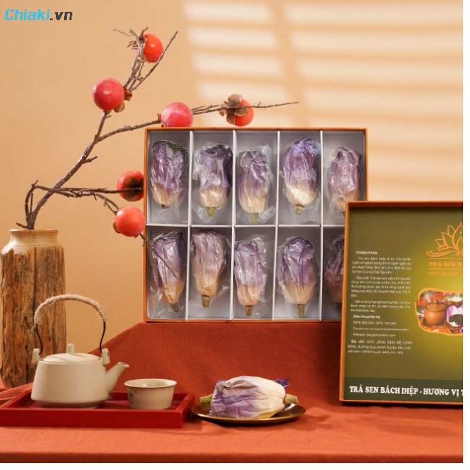 Bộ qu&agrave; tặng b&aacute;nh + tr&agrave; sen T&acirc;y Hồ mang đậm chất truyền thống Việt