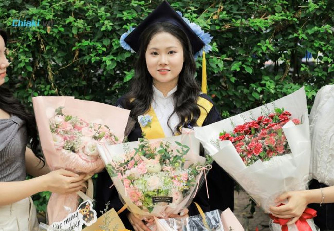 h&atilde;y thử viết một tấm thiệp tay, v&agrave;i d&ograve;ng chia sẻ để khiến m&oacute;n qu&agrave; đ&oacute; trở n&ecirc;n &yacute; nghĩa