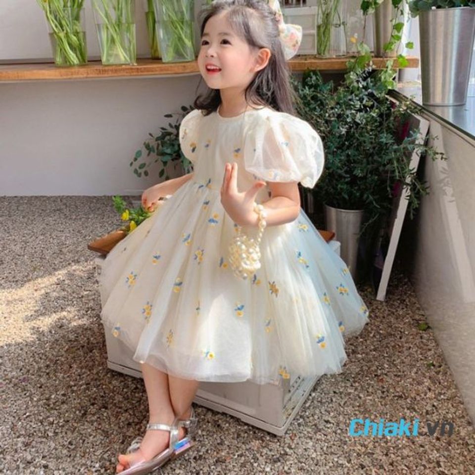 Qu&agrave; sinh nhật cho b&eacute; g&aacute;i 6 tuổi - V&aacute;y c&ocirc;ng ch&uacute;a