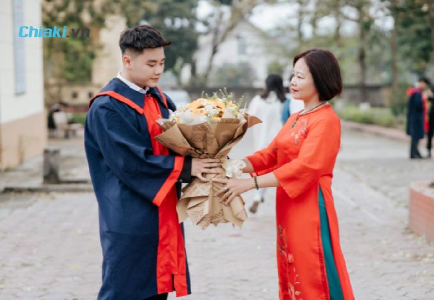 Hoa hướng dương tươi mang &yacute; nghĩa t&iacute;ch cực, tượng trưng cho sự ki&ecirc;n định v&agrave; hướng tới th&agrave;nh c&ocirc;ng