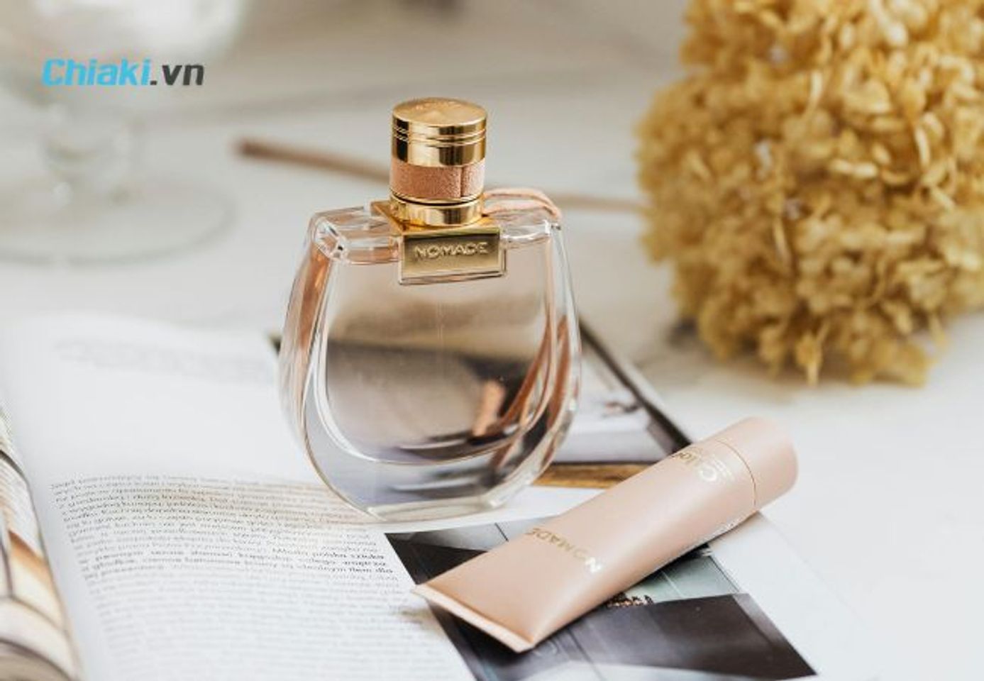 Nước hoa nữ n&ecirc;n ưu ti&ecirc;n những d&ograve;ng nước hoa c&oacute; m&ugrave;i hương tươi m&aacute;t, nhẹ nh&agrave;ng