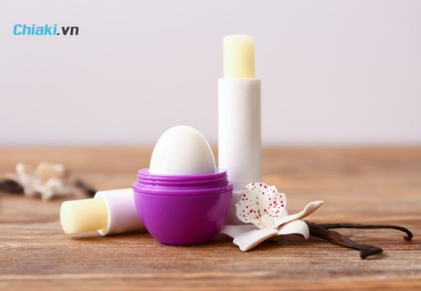 Son dưỡng m&ocirc;i mang &yacute; nghĩa tinh tế, gi&uacute;p đ&ocirc;i m&ocirc;i lu&ocirc;n được mềm mại