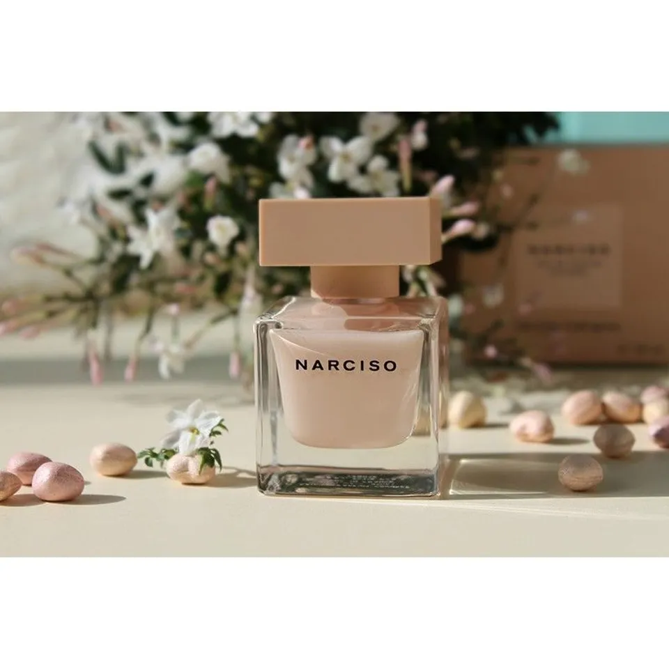 Nước hoa nữ Narciso Poudrée Eau de Parfum 2