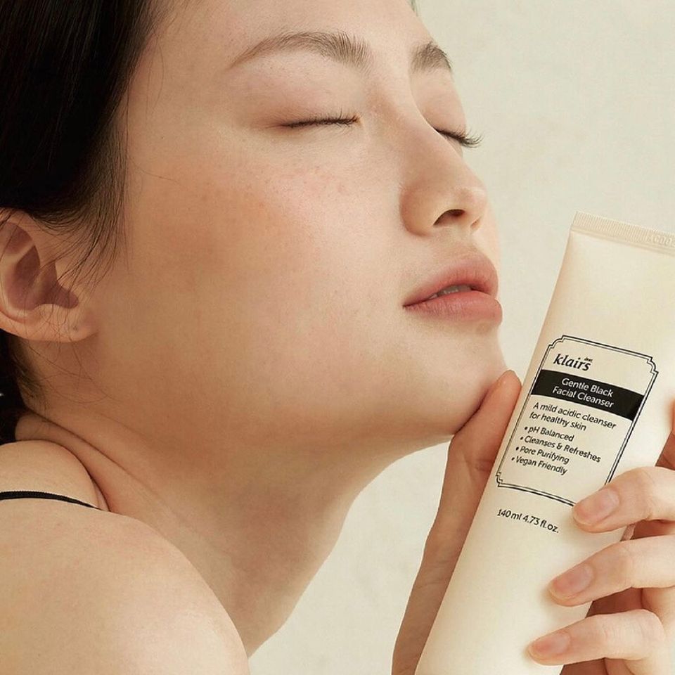 Mua Sữa Rửa Mặt Klairs Gentle Black Facial Cleanser 140ml tại Chiaki.vn 