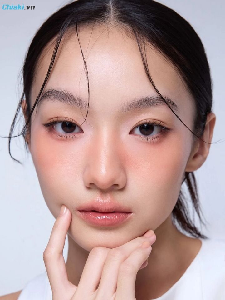 M&aacute; hồng ho&agrave;ng h&ocirc;n khiến gương mặt c&oacute; chiều s&acirc;u v&agrave; bắt mắt