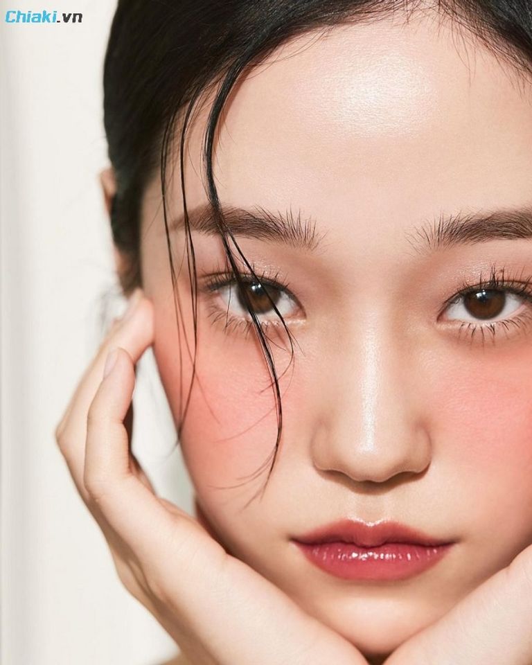 M&aacute; hồng say rượu tạo n&eacute;t đ&aacute;ng y&ecirc;u, tự nhi&ecirc;n v&agrave; gần gũi