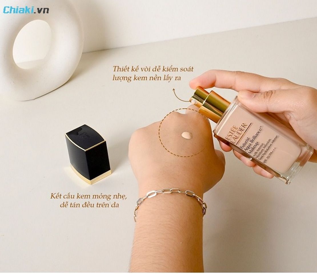 Kem nền Est&eacute;e Lauder Futurist Aqua Brilliance giữ da căng b&oacute;ng, rạng rỡ
