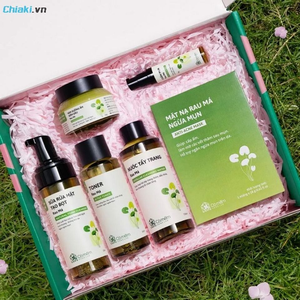Bộ mỹ phẩm chăm s&oacute;c da n&ecirc;n chọn c&aacute;c thương hiệu lớn, uy t&iacute;n l&agrave;m qu&agrave; tặng c&ocirc;