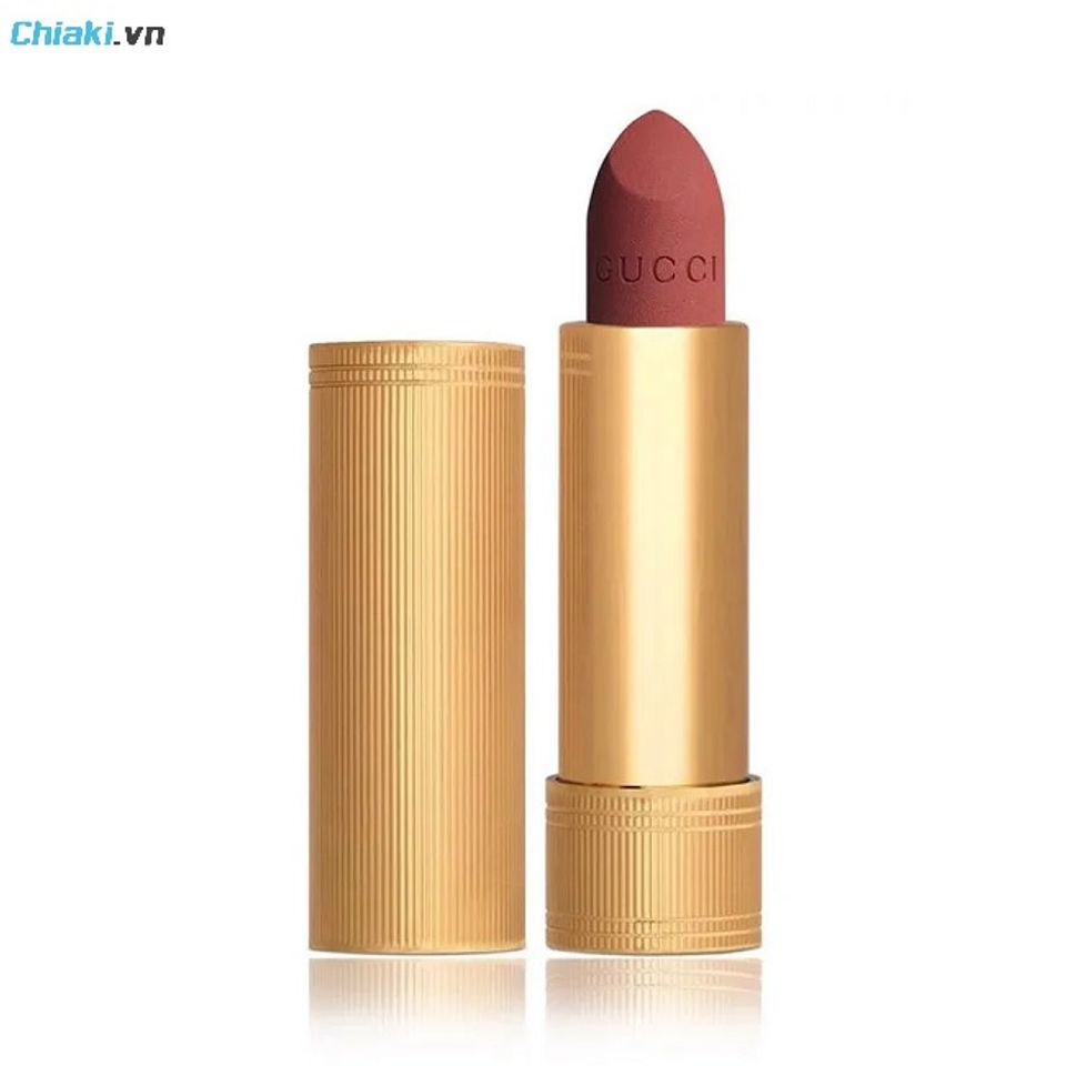 Son mịn l&igrave; Gucci Rouge Lip &Agrave; L&egrave;vres Voile Matte 208 c&acirc;n bằng giữ sắc hồng đất v&agrave; một ch&uacute;t &aacute;nh cam