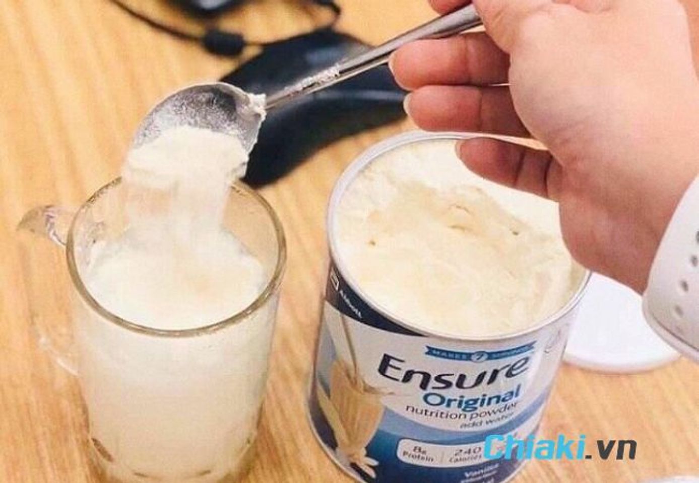 Người bị tr&agrave;o ngược dạ d&agrave;y n&ecirc;n uống sữa Ensure như thế n&agrave;o