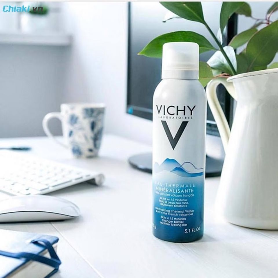 Xịt kho&aacute;ng của Ph&aacute;p Vichy Thermal Spa Water hỗ trợ cấp ẩm, tăng cường h&agrave;ng r&agrave;o bảo vệ da
