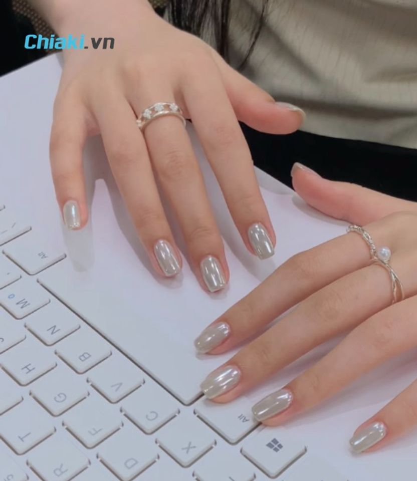 Nail tr&aacute;ng gương