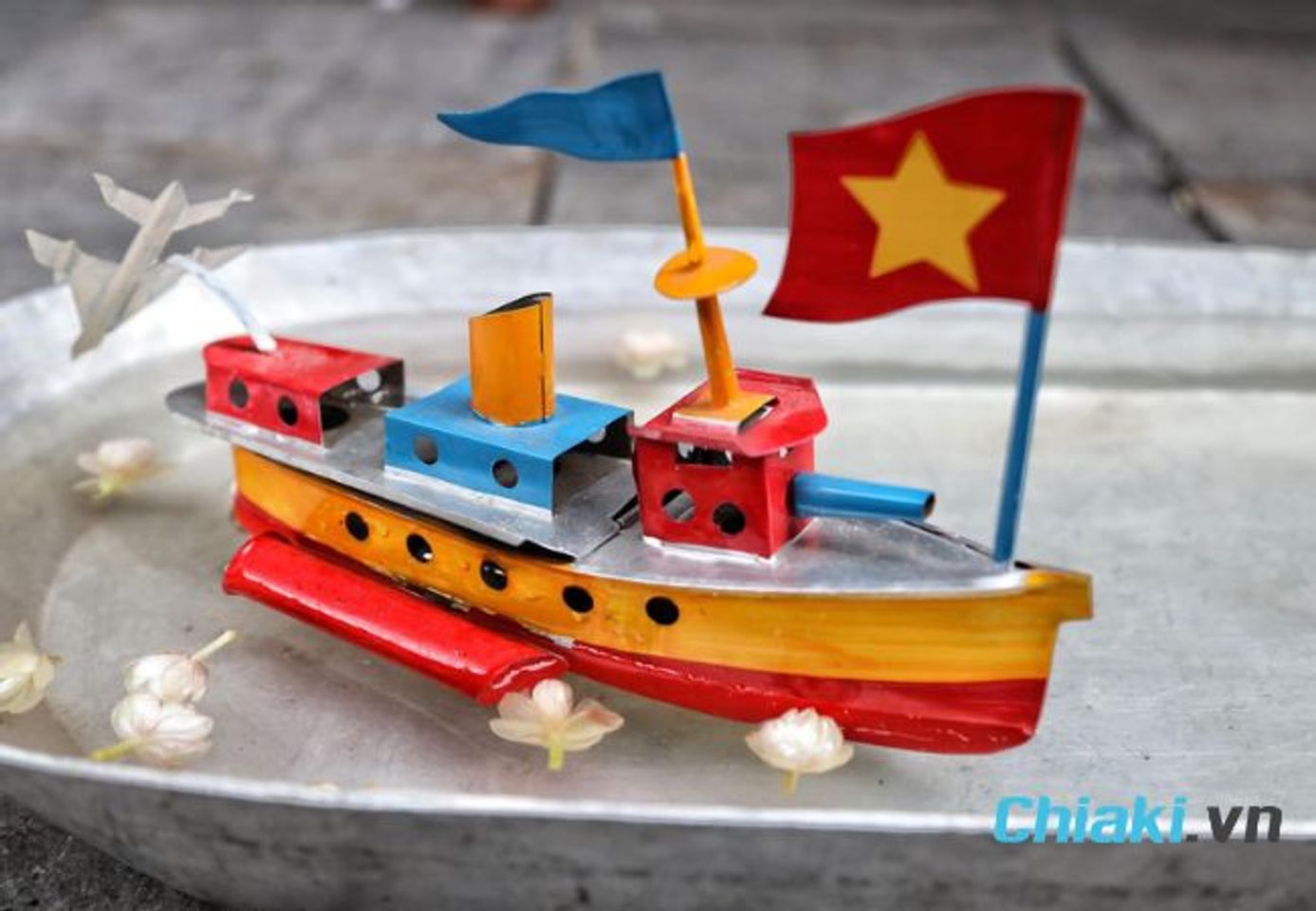 Đồ chơi trung thu cho b&eacute; - T&agrave;u thủy sắt t&acirc;y