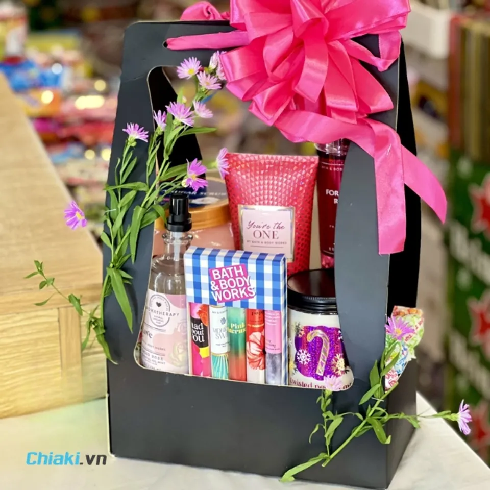 Mỹ phẩm lu&ocirc;n l&agrave; m&oacute;n qu&agrave; được vợ hoặc người y&ecirc;u rất y&ecirc;u th&iacute;ch