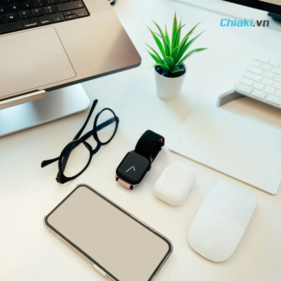 Phụ kiện c&ocirc;ng nghệ ph&ugrave; hợp với sếp trẻ, thường xuy&ecirc;n di chuyển