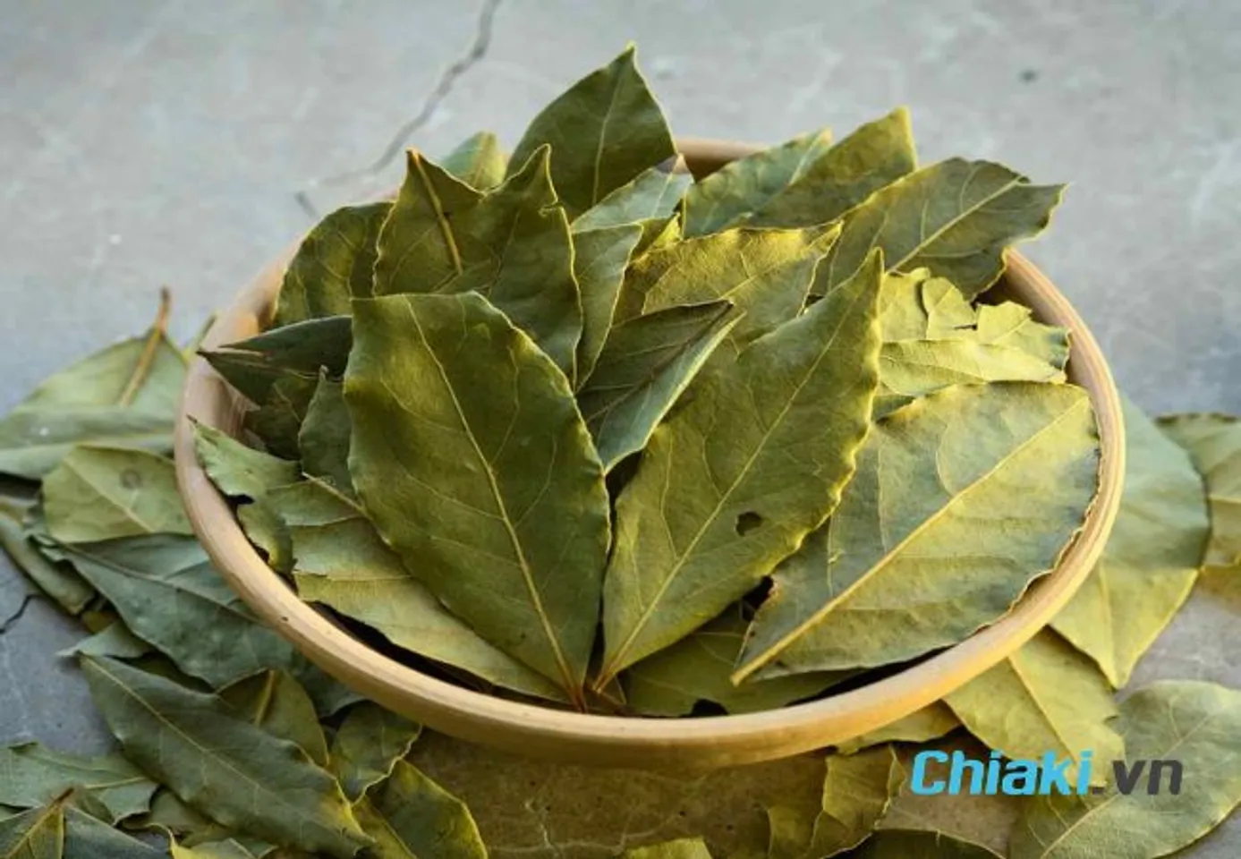 C&aacute;ch đuổi gi&aacute;n trong ph&ograve;ng ngủ bằng l&aacute; nguyệt quế
