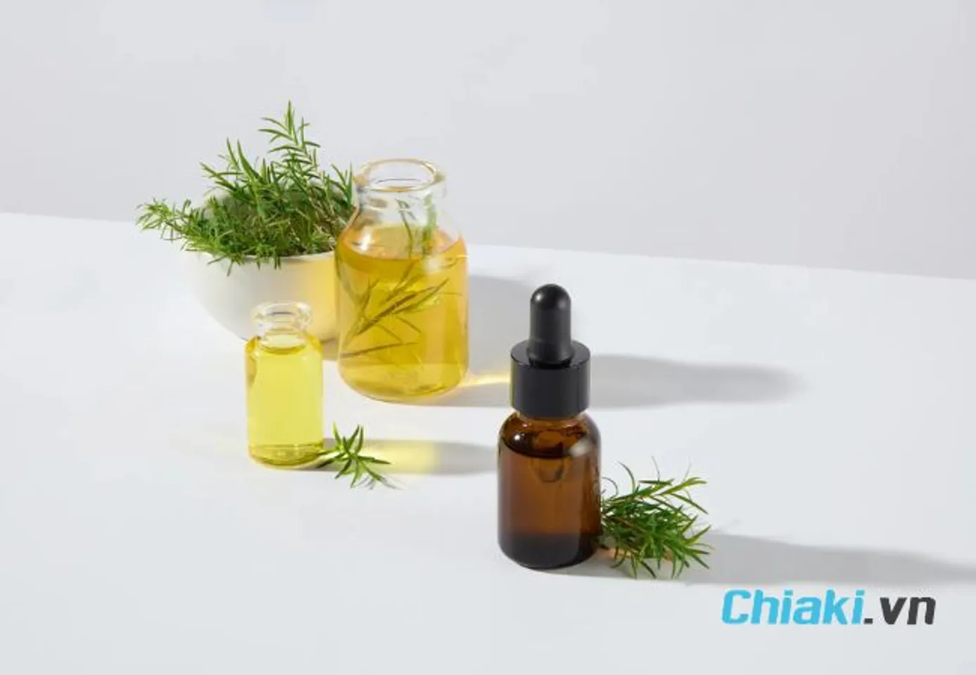 C&aacute;ch đuổi gi&aacute;n trong ph&ograve;ng ngủ bằng tinh dầu tr&agrave;m tr&agrave;