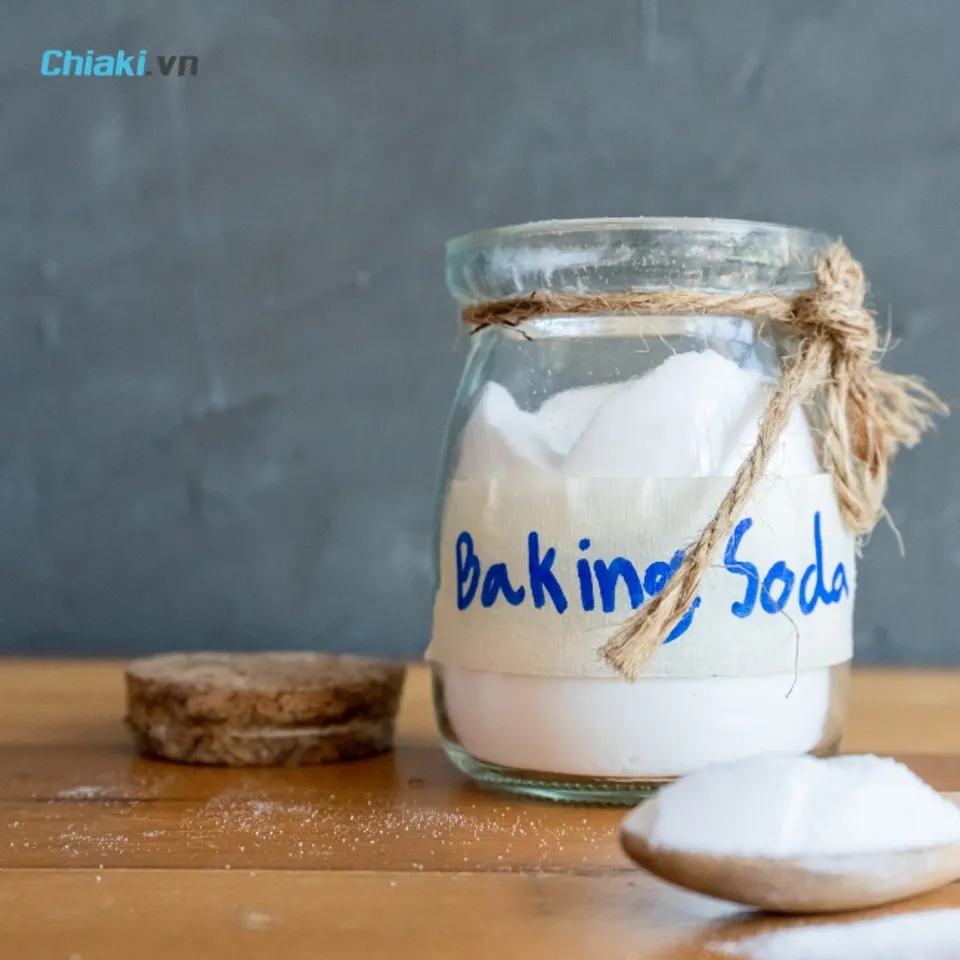 C&aacute;ch diệt gi&aacute;n triệt để bằng baking soda trộn với đường tạo th&agrave;nh mồi nhử hấp dẫn gi&aacute;n