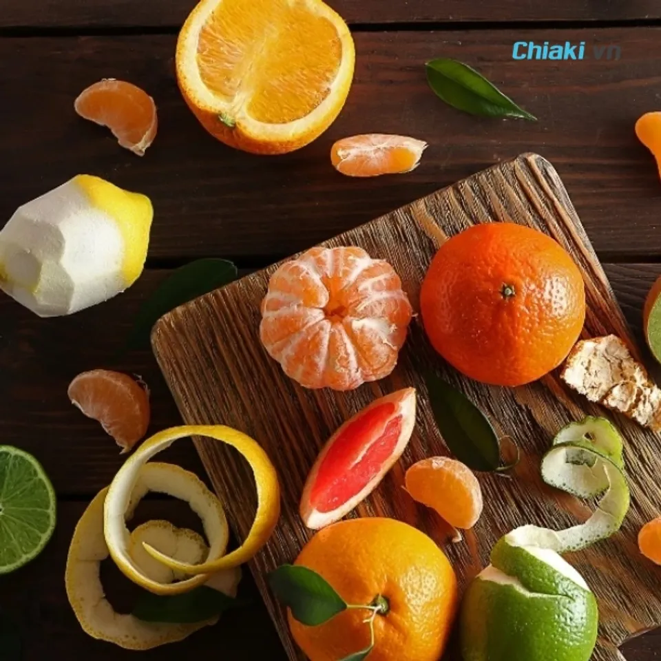 Diệt gi&aacute;n triệt để bằng h&agrave;nh t&acirc;y, tỏi, vỏ cam chanh v&agrave; l&aacute; nguyệt quế l&agrave;nh t&iacute;nh