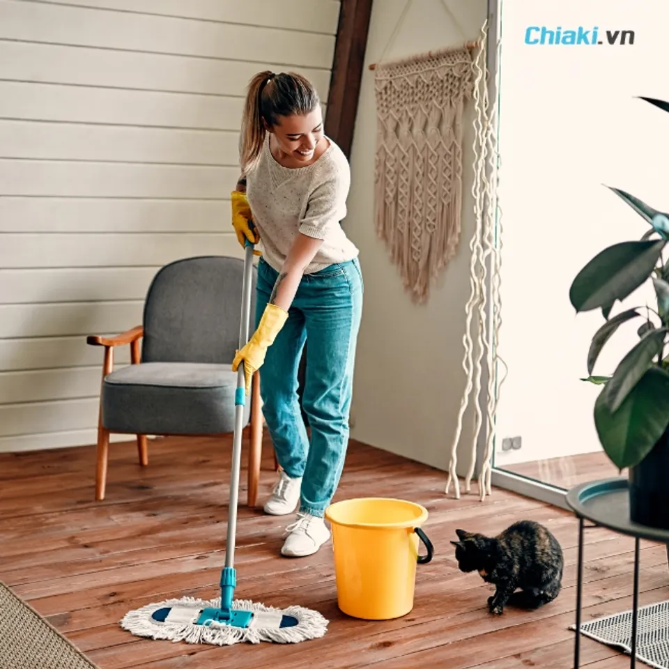 Vệ sinh nh&agrave; cửa, giữ kh&ocirc; r&aacute;o khu vực bếp v&agrave; nh&agrave; tắm để diệt gi&aacute;n tận gốc