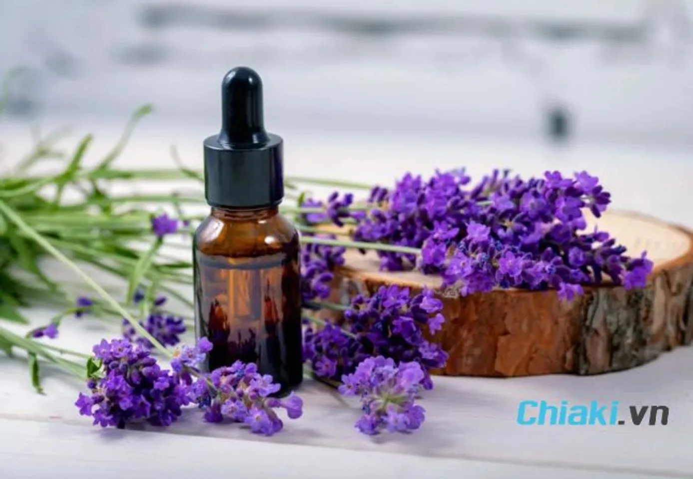 Tinh dầu oải hương đuổi gi&aacute;n