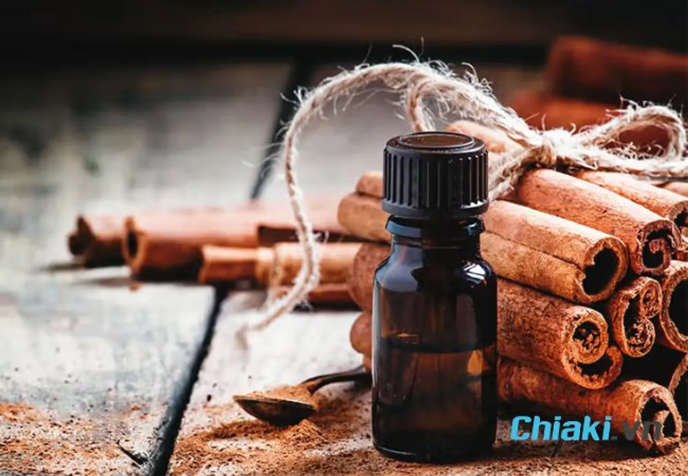 Tinh dầu quế đuổi gi&aacute;n