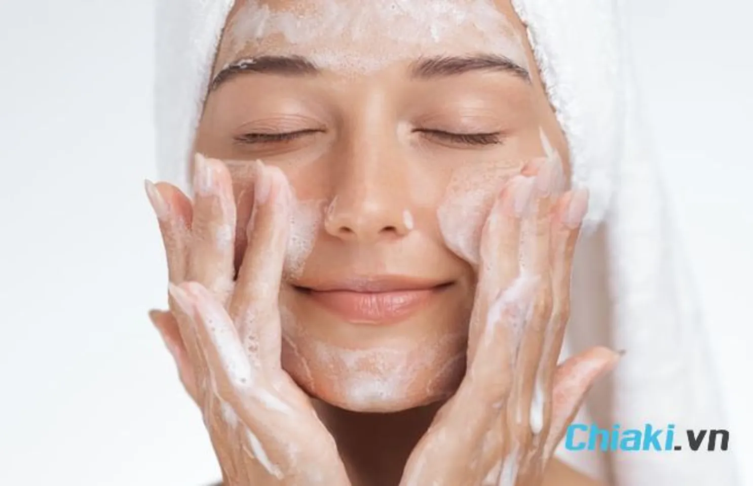 Sử dụng sữa rửa mặt