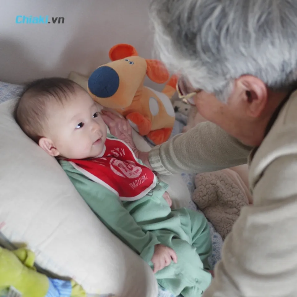 Ba mẹ cần kiểm tra kỹ lưỡng gia phả, hỏi &yacute; kiến &ocirc;ng b&agrave; hai b&ecirc;n nội ngoại để đảm bảo t&ecirc;n của b&eacute; kh&ocirc;ng tr&ugrave;ng
