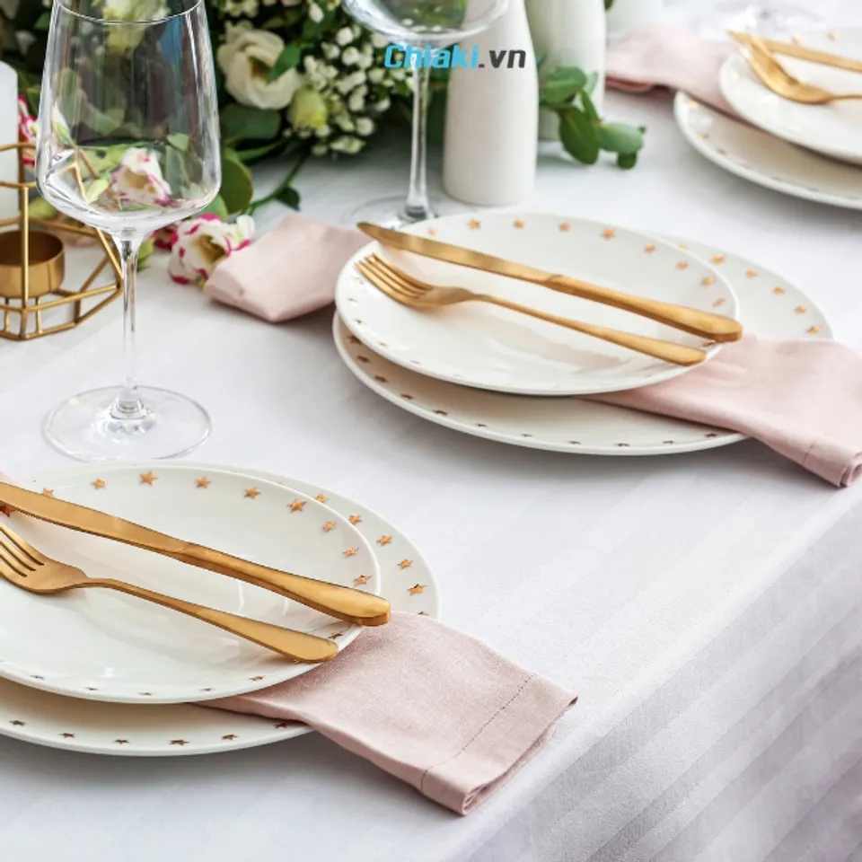 Bộ ch&eacute;n đĩa cao cấp với kiểu d&aacute;ng thanh lịch th&iacute;ch hợp l&agrave;m qu&agrave; cưới