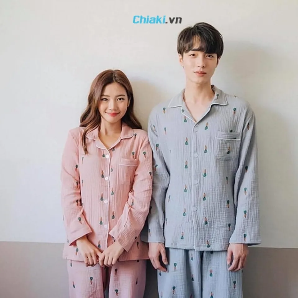 Bộ đồ ngủ đ&ocirc;i l&agrave; m&oacute;n qu&agrave; gần gũi, ph&ugrave; hợp với quan hệ th&acirc;n thiết với c&ocirc; d&acirc;u ch&uacute; rể