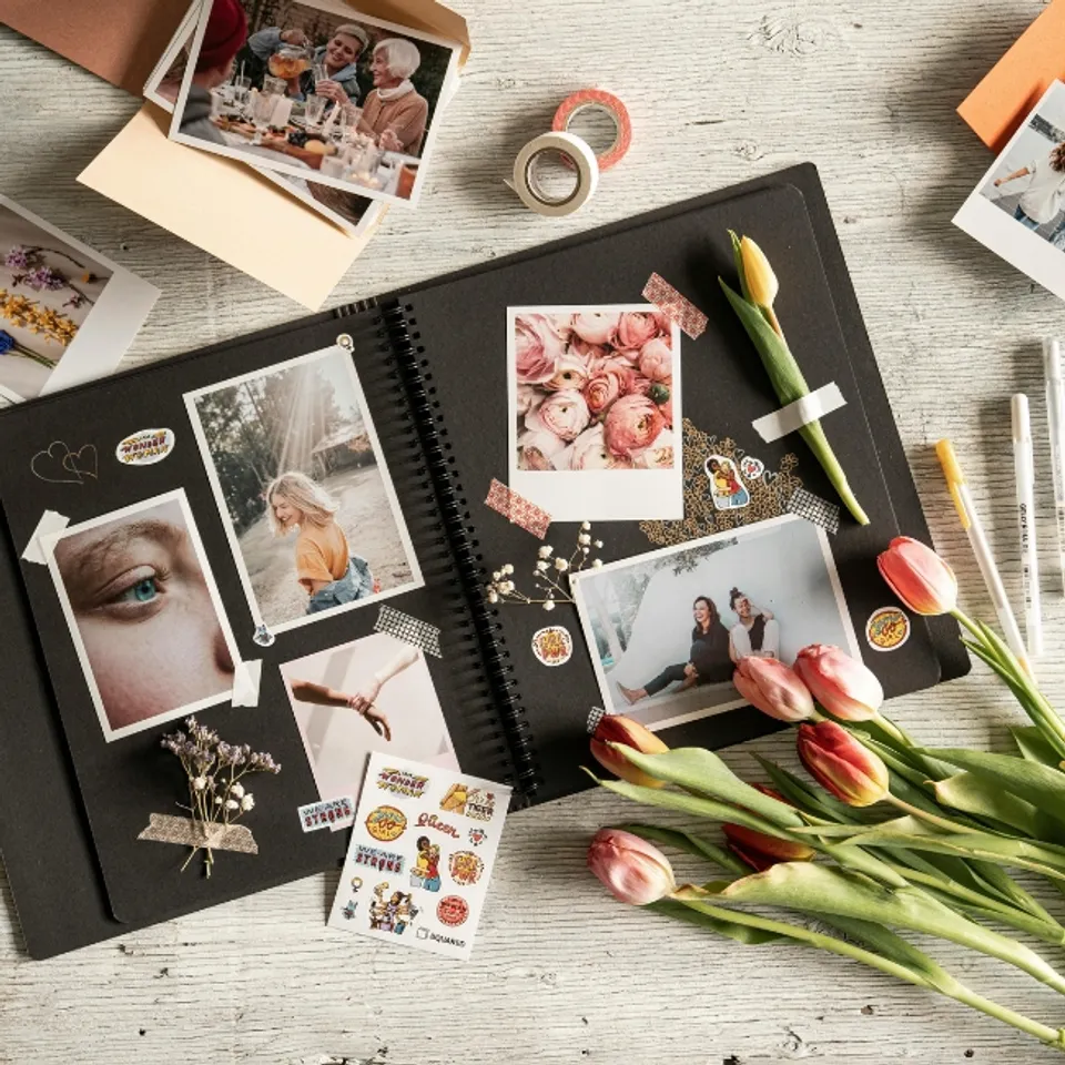Album ảnh cưới hoặc khung ảnh c&aacute; nh&acirc;n h&oacute;a l&agrave; m&oacute;n qu&agrave; &yacute; nghĩa, lưu giữ t&igrave;nh bạn với c&ocirc; d&acirc;u ch&uacute; rể