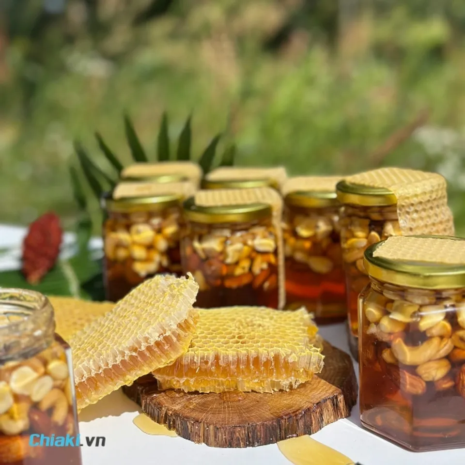 Một hũ mật ong mini l&agrave; m&oacute;n qu&agrave; mang th&ocirc;ng điệp về sự ngọt ng&agrave;o v&agrave; vi&ecirc;n m&atilde;n