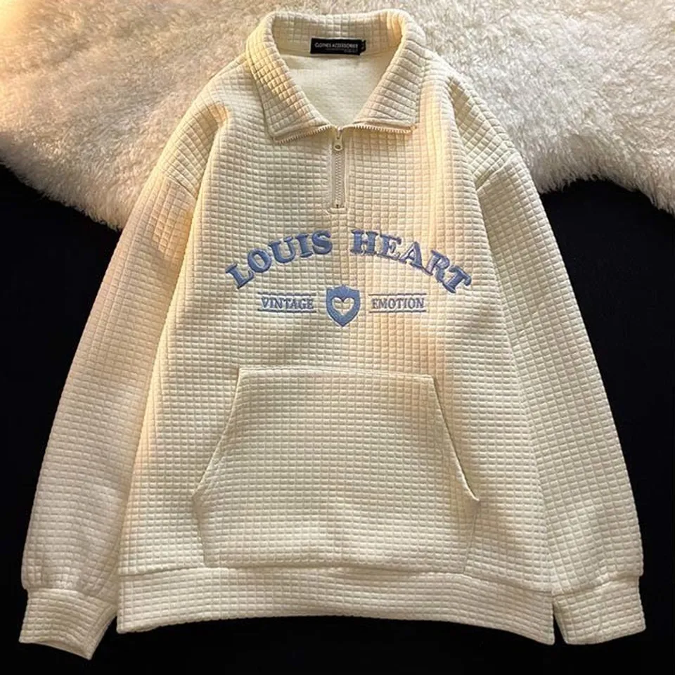 Áo hoodie cổ bẻ khóa kéo vân thêu Louis Heart, Đen, M