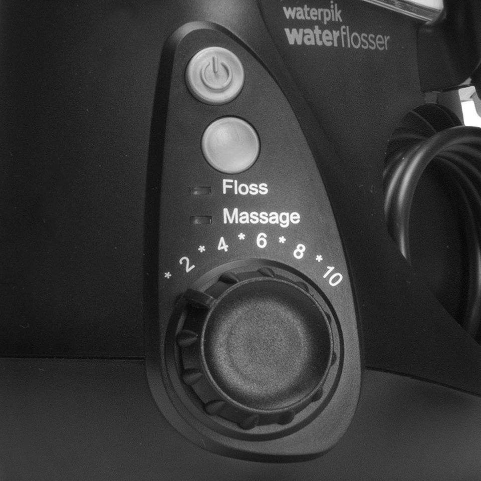 Máy tăm nước Waterpik Ultra Professional WP - Đầu tăm xoay 360 độ, 10 cấp áp lực, bộ 7 đầu tăm, dung tích 650ml, vệ sinh răng miệng hiệu quả