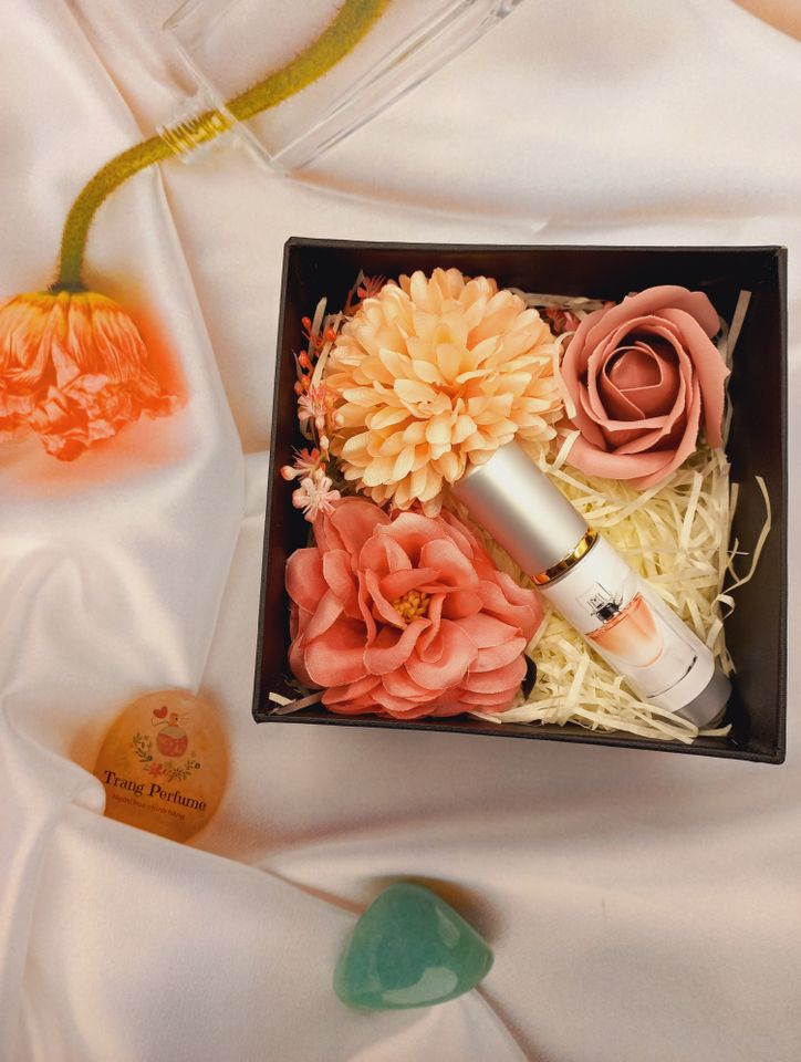 Nước hoa Lancome La Vie Est Belle EDP 4ml - Hương hoa diên vĩ quyến rũ, ngọt ngào, sang trọng, quà tặng hoàn hảo cho phái đẹp.