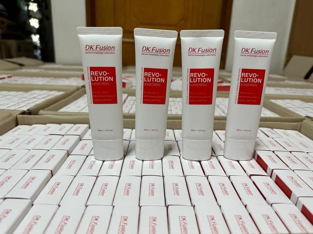 Kem Chống Nắng DK Fusion 50ml Hàn Quốc - 3in1 Chống Nắng, Nâng Tone, Dưỡng Da - SPF50+ PA++++ Bảo Vệ Da Tối Ưu