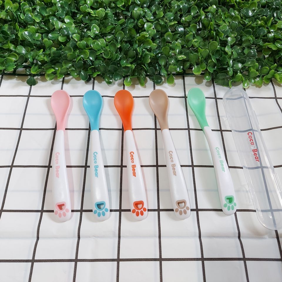Thìa Báo Nóng Cocobear - Dụng Cụ Ăn Dặm Thông Minh Kèm Hộp Đựng Vệ Sinh Cho Bé - An Toàn, Tiện Lợi, Với Chức Năng Đổi Màu