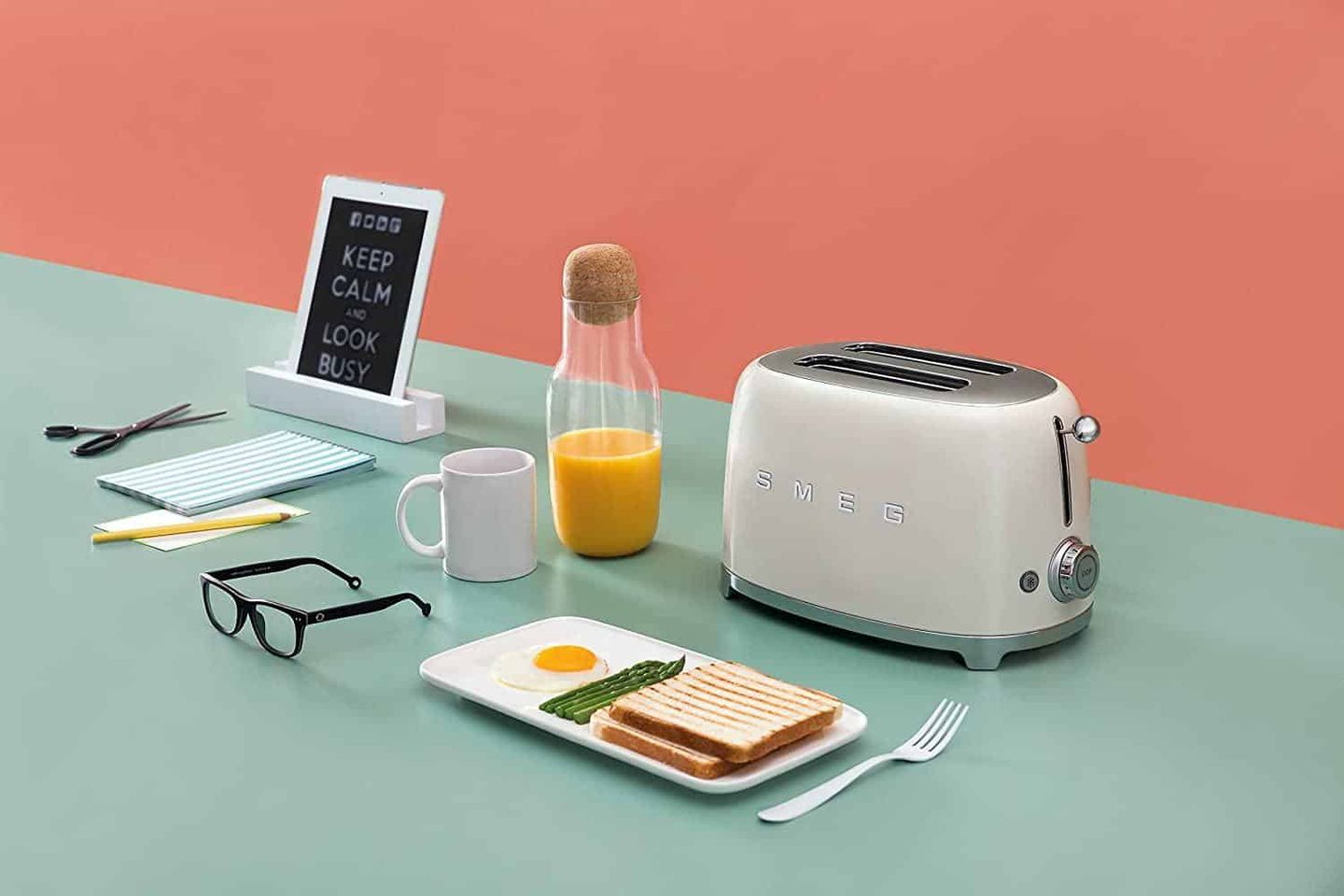 Máy Nướng Bánh Mỳ SMEG TSF01CREU - Toaster Đa Chức Năng, Màu Xanh Dương, Tự Động Pop-Up, Với 6 Cấp Độ Nướng, Thiết Kế Sang Trọng