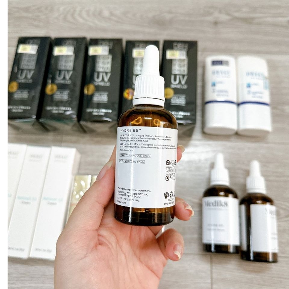Serum Medik8 Hydr8 B5 - Dưỡng ẩm & phục hồi da mặt 60ml với Hyaluronic Acid và Vitamin B5, giúp da căng mịn và khỏe mạnh