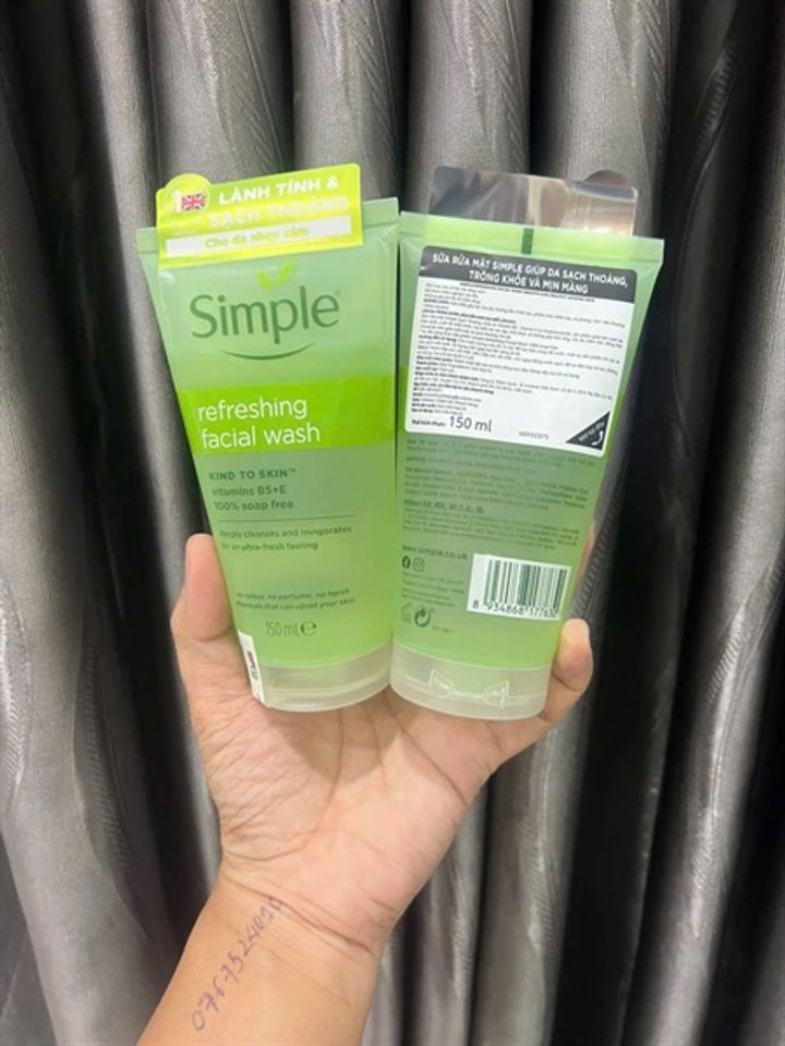 Sữa Rửa Mặt Dạng Gel Simple Kind To Skin 150ml - Làm Sạch Sâu, Dưỡng Ẩm, Giữ Da Mịn Màng, Thoáng Khí, Phù Hợp Mọi Loại Da