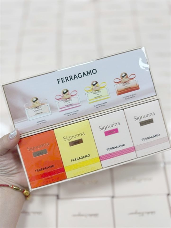 Bộ Nước Hoa Salvatore Ferragamo Signorina Mini Set 4x5ml - Hương Thơm Quyến Rũ (Edp & Edt) - Quà Tặng Sang Trọng
