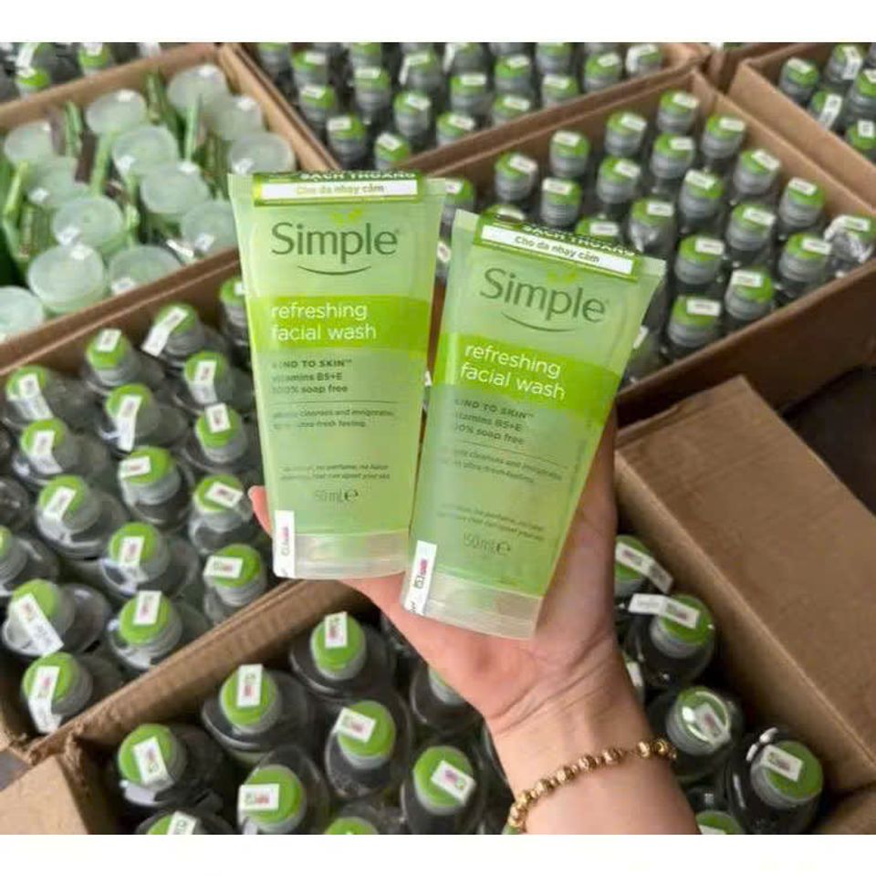 Sữa Rửa Mặt Simple Refreshing Facial Wash 150ml - Dành Cho Mọi Loại Da, Làm Sạch Hiệu Quả, Phù Hợp Da Nhạy Cảm