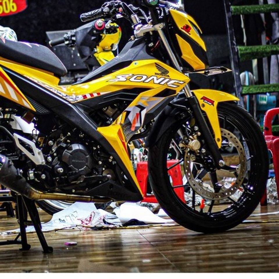 Tem Dán Xe Vàng Cao Cấp Honda Sonic 150R - Tem 3 Lớp Chống Nước, Bảo Hành Trọn Đời, Lớp Bảo Vệ Bền Đẹp