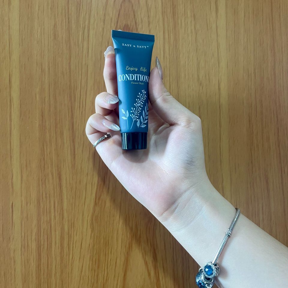 Dầu Xả Hương Hoa Cỏ Thuần Chay Hữu Cơ Sasy n Savy 30ml - Chăm Sóc Tóc Mượt Mà, Bảo Vệ Tóc Từ Thiên Nhiên