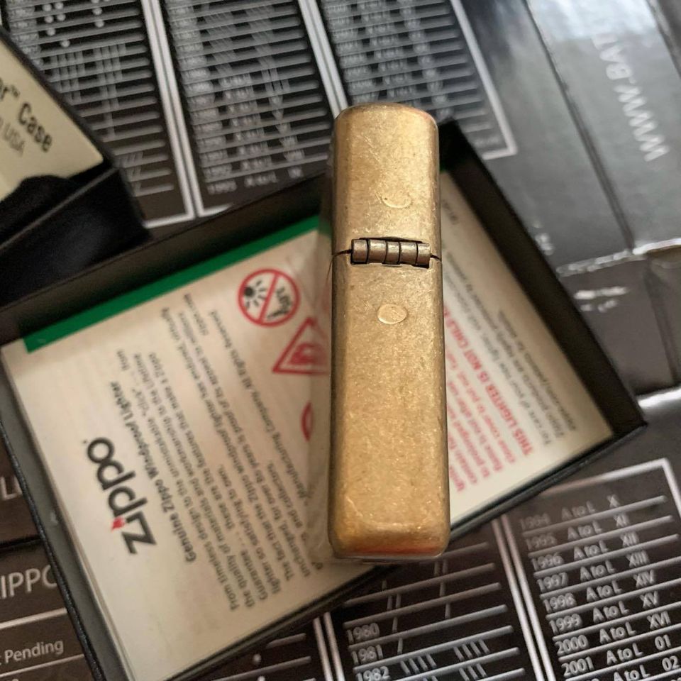 Bật Lửa Zippo Armor 28496 - Bằng Đồng Thau Tumbled Brass, Phiên Bản Bền Bỉ, Quà Tặng Hoàn Hảo cho Người Yêu Thích Zippo